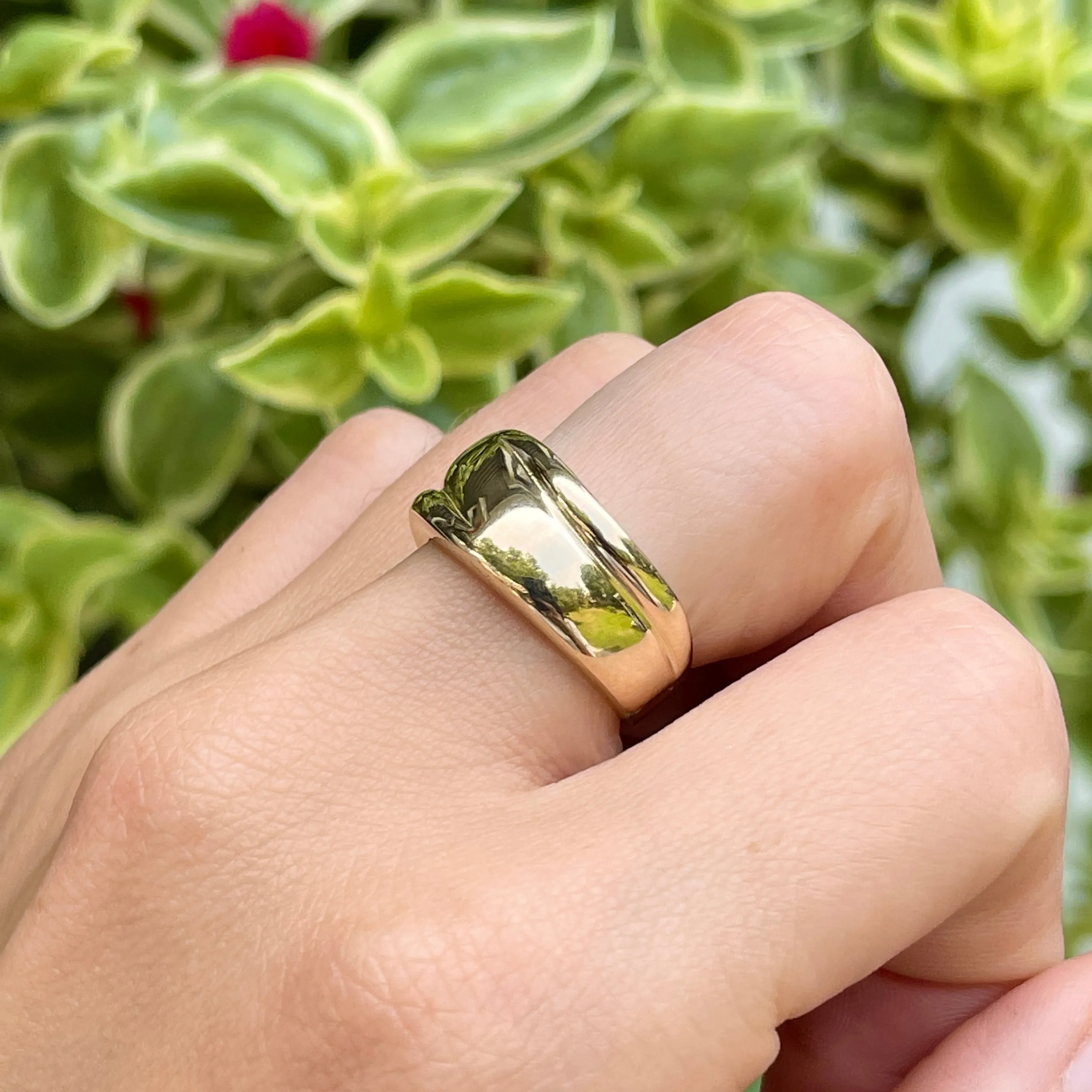 10KT Yellow Gold Artistic Grooved Cigar Band Ring