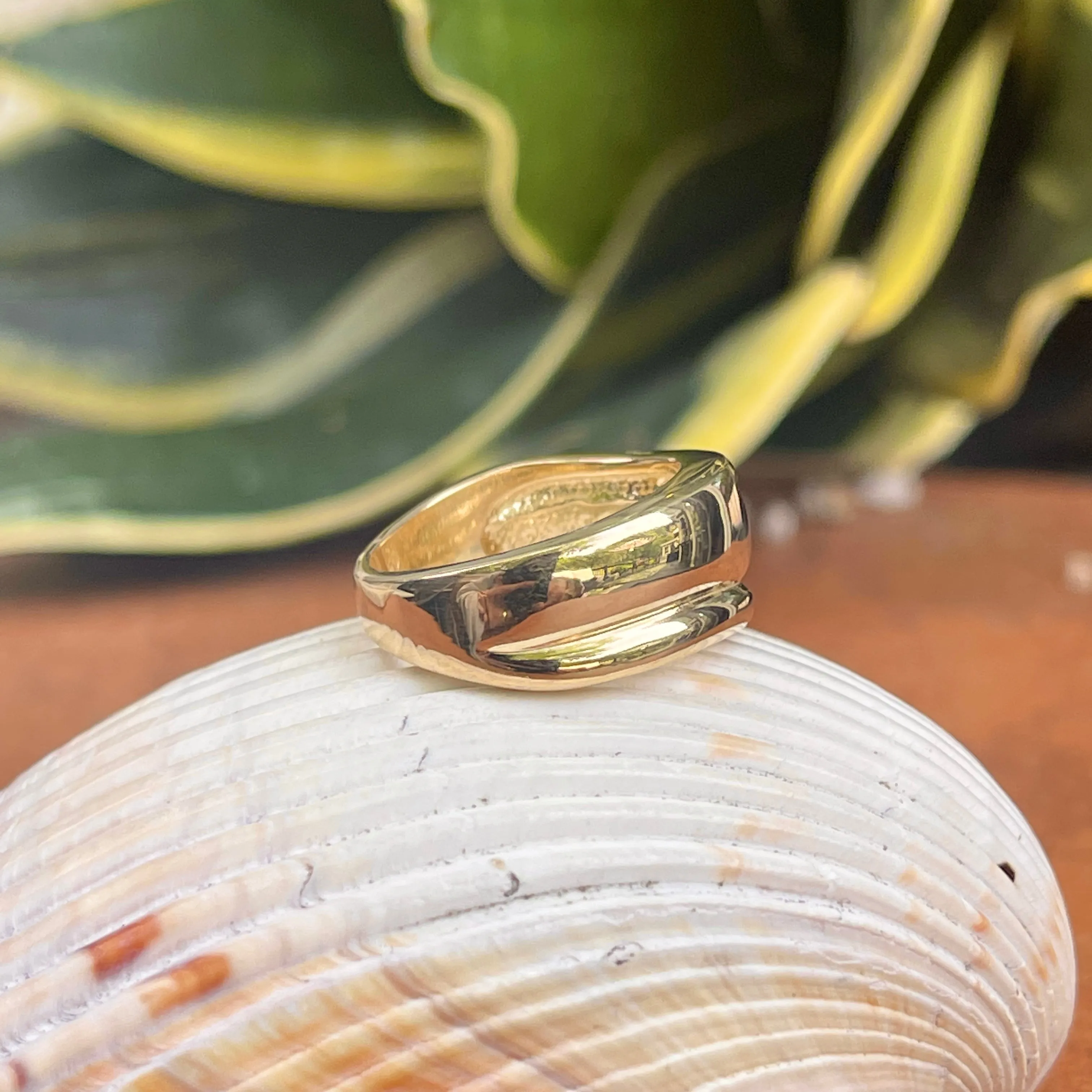 10KT Yellow Gold Artistic Grooved Cigar Band Ring