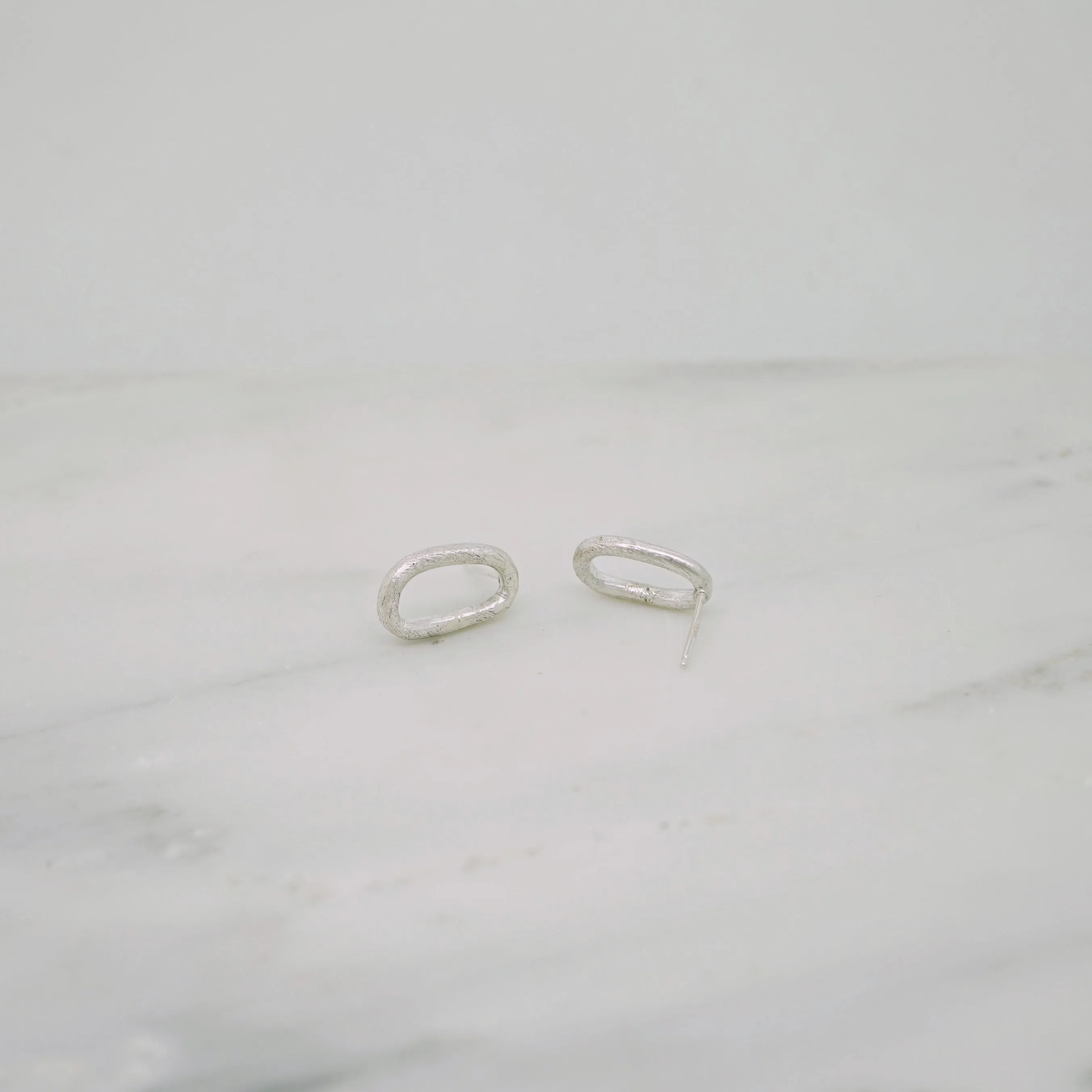 Bold chain earrings-single