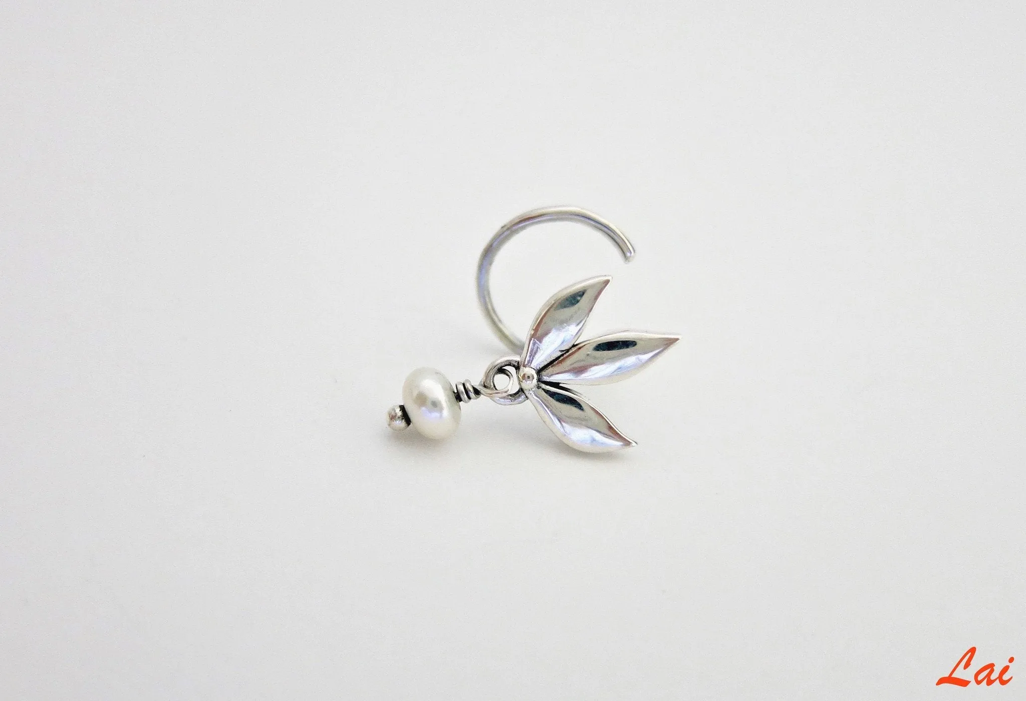 Classic, pearl drop nose pin
