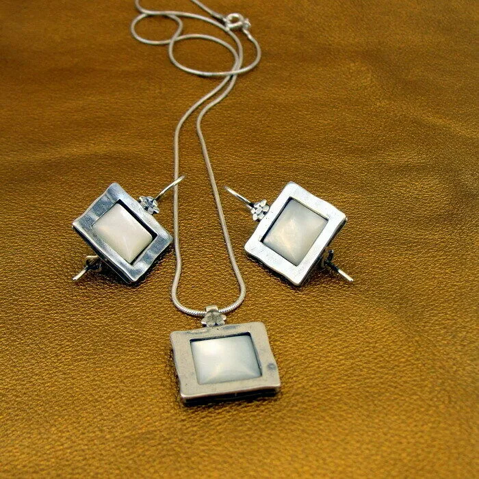 Hadar Designers MOP Mother of Pearl Pendant Sterling Silver Handmade Art (MS) y