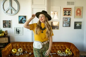 maisy top in gold