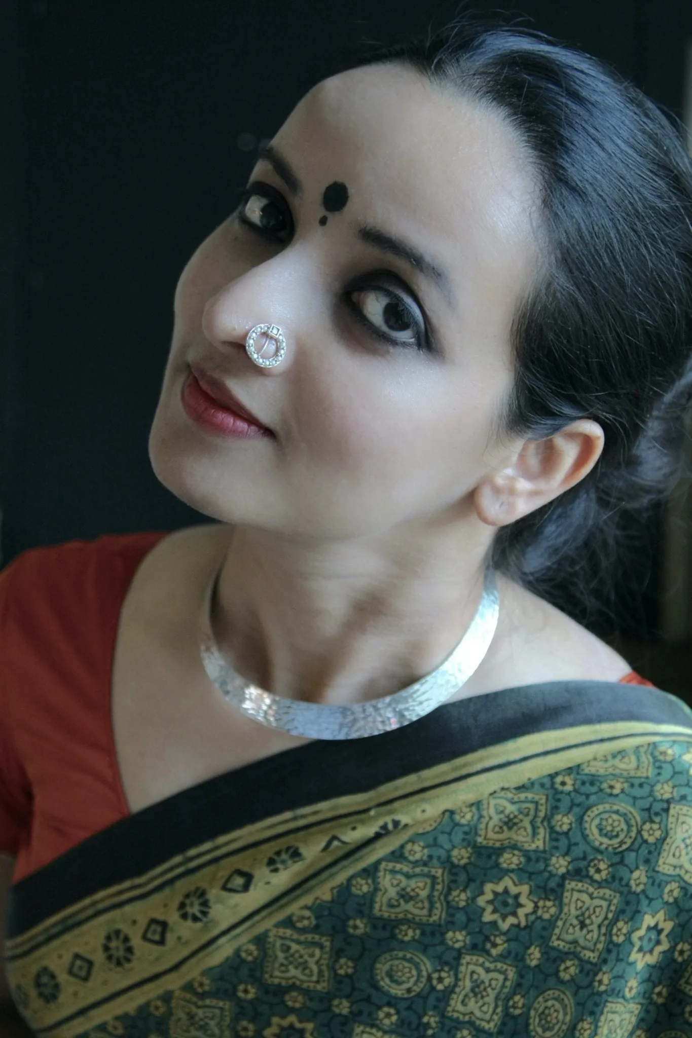 Stunning, pearl encrusted circular nose pin