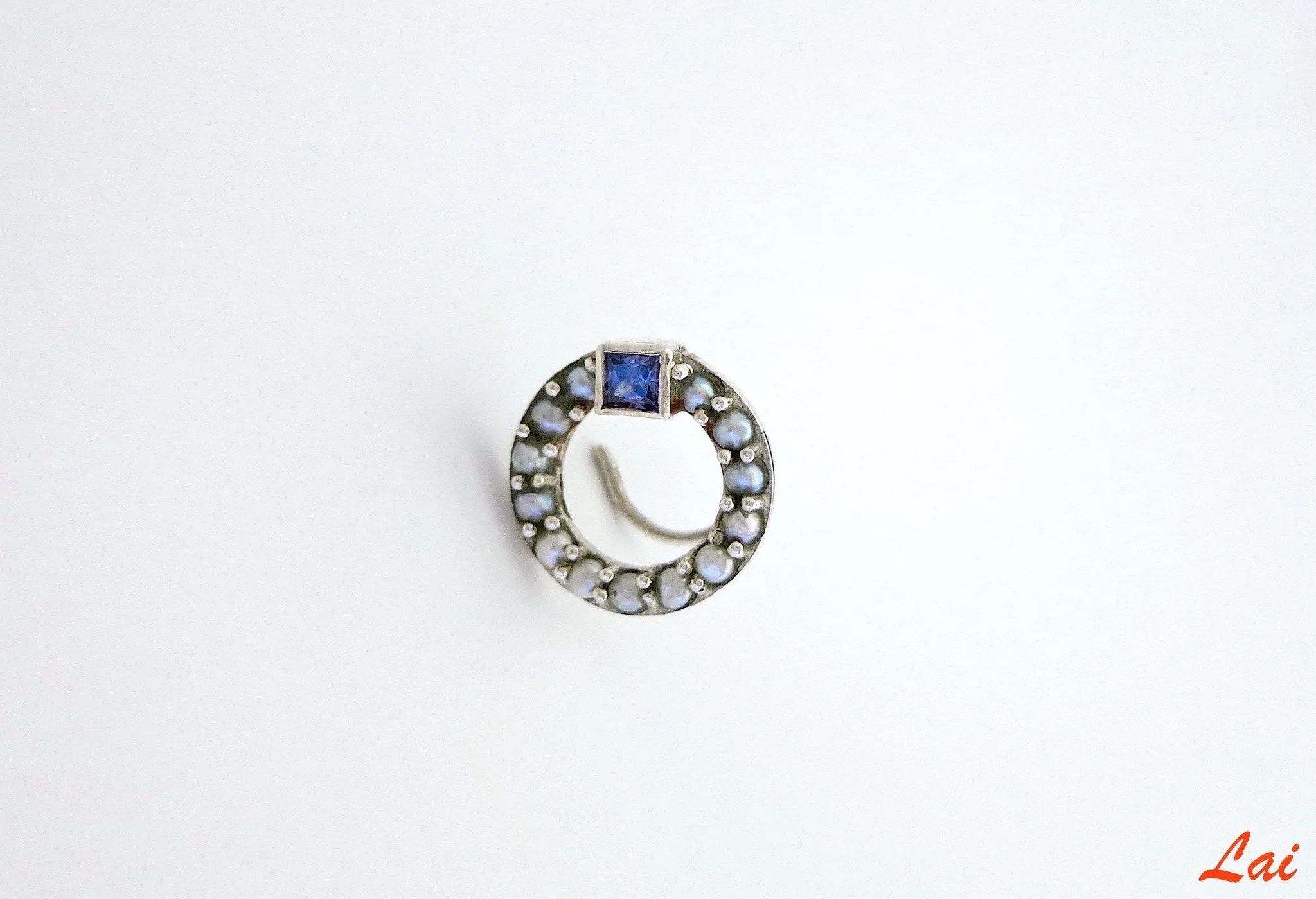 Stunning, pearl encrusted circular nose pin
