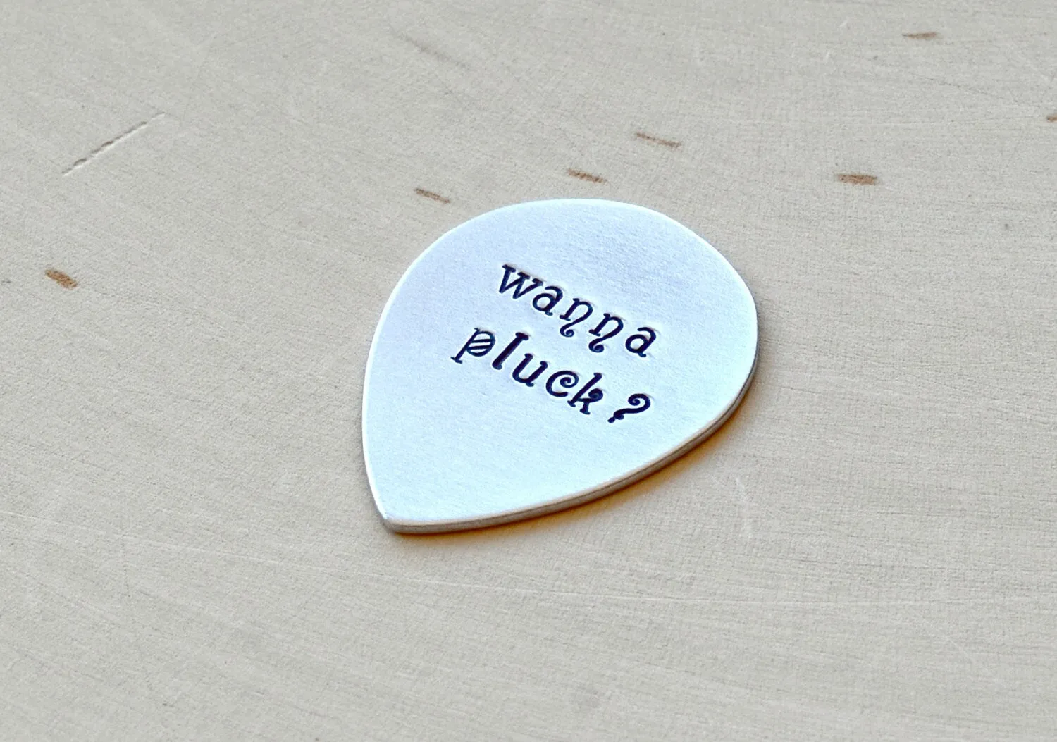 Wanna pluck teardrop\ jazz style guitar pick in aluminum